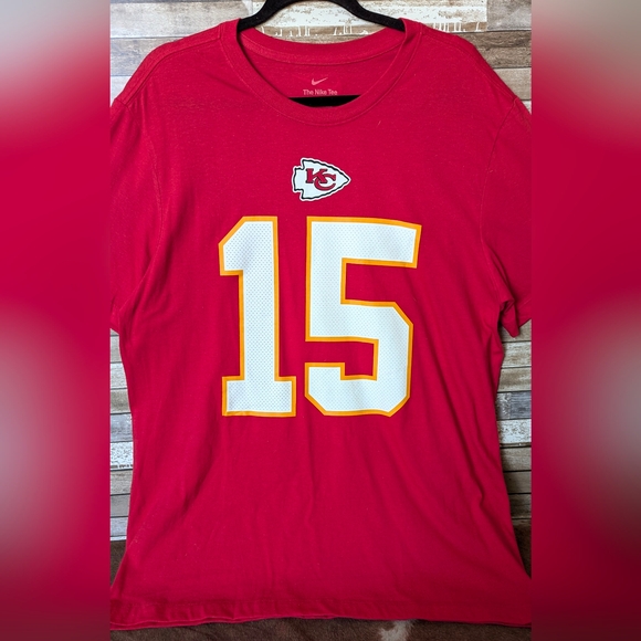New From Arrowhead Stadium Apparel Store KC Chiefs Nike Mahomes 15 Red Tee - Picture 12 of 16